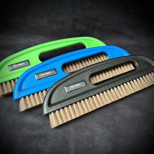 Under cushion rail brush - under, for